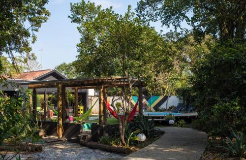 Pontal do Parana Hotel | Elegant Pousada Vila do Mel: Ocean View & Pet Friendly Stay