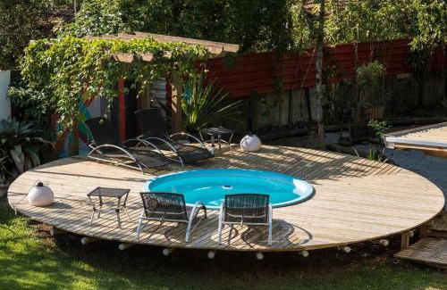 Pontal do Parana Hotel | Elegant Pousada Vila do Mel: Ocean View & Pet Friendly Stay