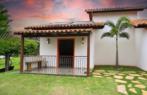 Capitolio Hotel | Pet-Friendly Pousada Vila do Lago with Pool & Ocean Views
