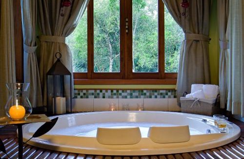 Nucleo Maua Hotel | Experience Pousada Villa Acauã: Pool, Breakfast & Hot Tub