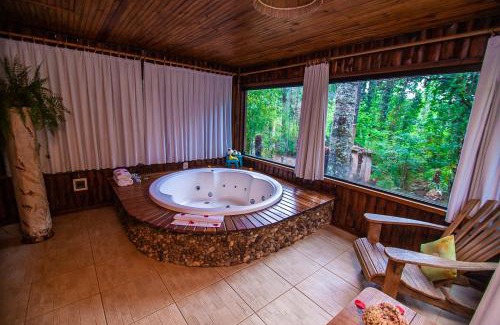 Monte Verde Hotel | Relax at Pousada Villa D'Amore with Oceanfront Views