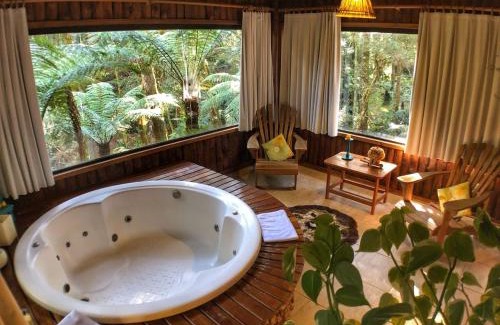 Monte Verde Hotel | Relax at Pousada Villa D'Amore with Oceanfront Views