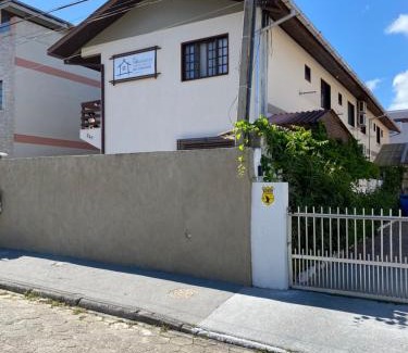 Ingleses do Rio Vermelho Hotel | Family-Friendly Pousada Villa Garcia with Ocean View