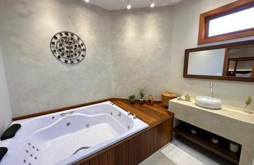 Centro Hotel | Pousada Villa Mariana: Oceanfront Retreat with Pool & Dining