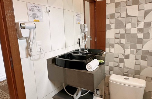Praia da Armacao do Itapocoroi Hotel | Guest Rated 10/10 at Pousada Villa Vantino with Breakfast