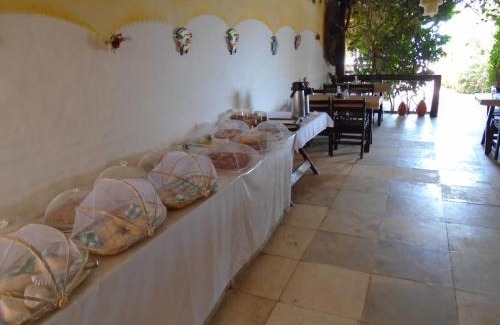 Flecheiras Hotel | Relax at Pousada Vira Sol with Pool & Family-Friendly Amenities