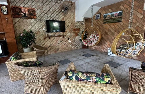 Itanhaem Bed & Breakfast | Discover Pousada Vitriol: Family-Friendly with Pool & Breakfast