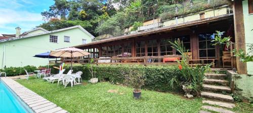 Quitandinha House | Pet-Friendly Pousadinha Lá em Casa with Oceanfront Pool