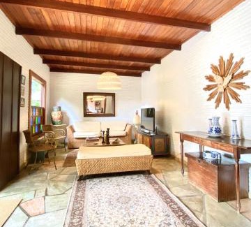 Centro House | Discover Pouse no Jardim: Family-Friendly with Pool Access