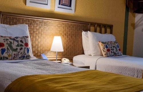 Centro House | Guest-Rated Pouso 22: Enjoy Poolside Relaxation Today!