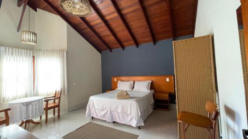 Centro House | Relax at Pouso, Café e Cultura with Pool and Hot Tub