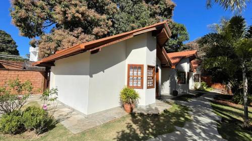 Centro House | Relax at Pouso, Café e Cultura with Pool and Hot Tub