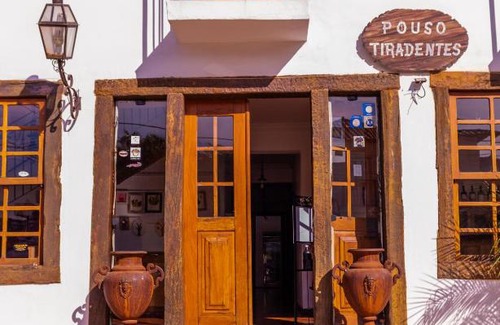 Tiradentes House | Discover Pouso Tiradentes: Family-Friendly with Pool & Hot Tub