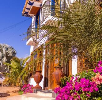 Tiradentes House | Discover Pouso Tiradentes: Family-Friendly with Pool & Hot Tub