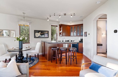 Poway House | Pet-Friendly Poway Guest House with Scenic Views & Spa