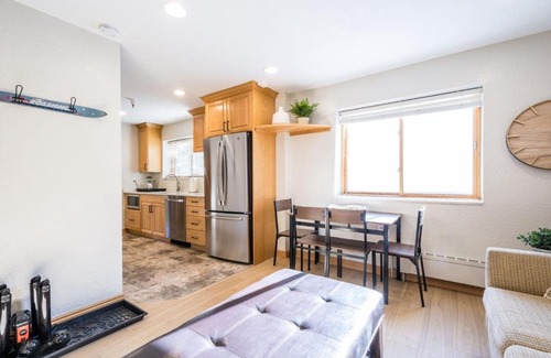 Salt Lake Mountain Resorts Ski Chalet | Brighton Chalet: Powder Hound 1 Bedroom Retreat Awaits