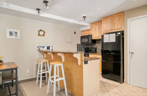 East Kootenay Apartment | Powder Peak | Ski In-Out | Pools & Hot Tubs Access