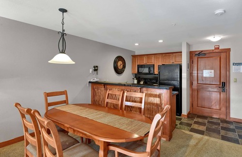 Salt Lake Mountain Resorts Condo | Cozy Powder Stash Condo: Ski-In/Ski-Out with Pool & Spa