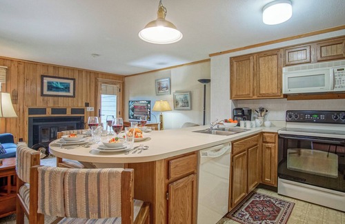 Snowshoe Condo | Cozy Powderidge 60: Slope Side with Fireplace & Deck