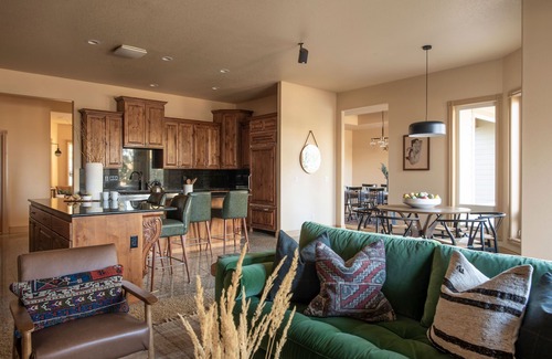 Old Farm District House | Powell by AvantStay | Secluded Retreat with Hot Tub & Pool