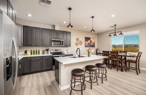 Greenehaven House | Powell Paradise: Lake View Retreat with Pool & Boat Parking