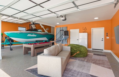 Greenehaven House | Powell's Edge Retreat - Hot tub+ Boat Garage + Home Gym + Lake Views + Sleeps 20