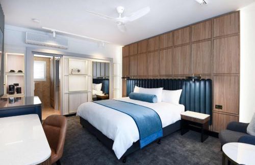 Tamworth Hotel | Elegant Powerhouse Hotel Tamworth: Pool & Hot Tub Retreat