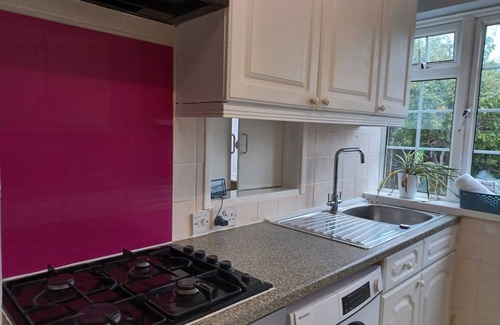 East Dunstable House | Comfortable Stay at Poynters House - Huku Kwetu, Luton