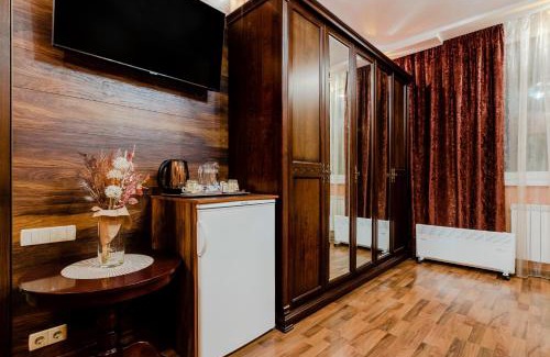 Darnyckyj Hotel | Discover Poznyakoff Aparthotel: Guest Rated 9.4/10