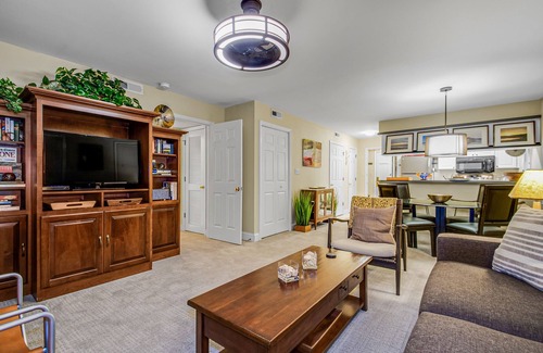 Pawleys Island Condo | Cozy Retreat in Pawleys Plantation Near Golf and Shopping