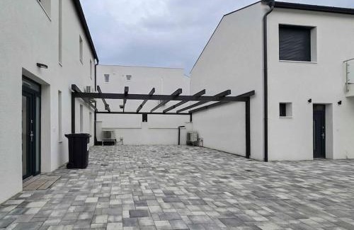 Torokbalint Apartment | Family-Friendly Getaway at PP Home - Rated 9.2/10