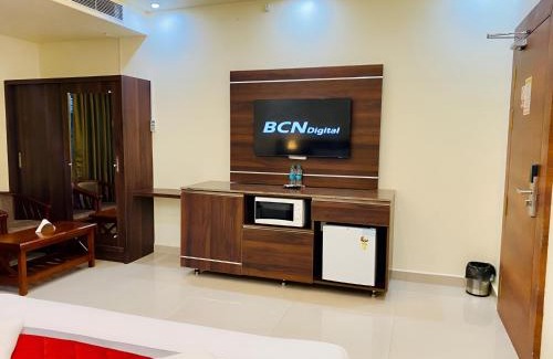 Madanapalle Hotel | Inviting PPH Living Gnr Grand Rooms with Family-friendly Perks