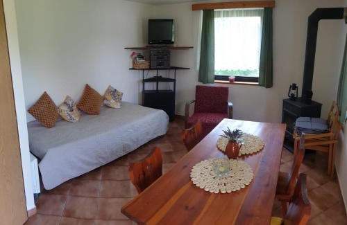 Knezmost House | Family-Friendly Getaway at Prázdninový domek v Českém ráji
