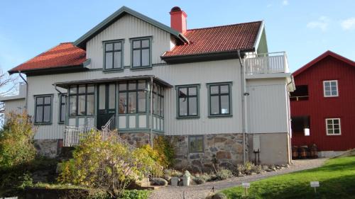 Mollosund Hotel | Oceanfront Comfort at Prästgårdens Pensionat - Rated 8.6/10