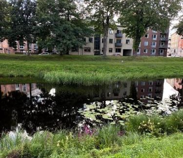 Karlstad Apartment | Inviting Pråmkanalens Pensionat: Family-Friendly Getaway