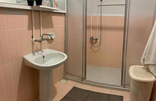 Pendik Apartment | Convenient Minimalist Stay Near SAW Airport - Family-Friendly