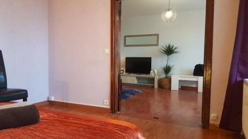 Dammarie Les Lys Apartment | Comfortable 3-Room Apartment Near Melun, Family & Pet Friendly
