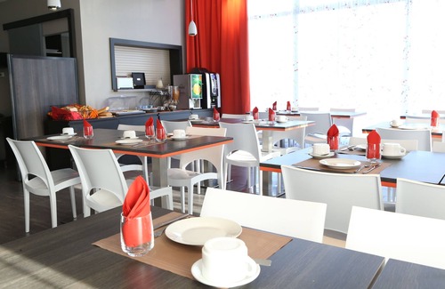 Chevilly-Larue Apartment | Modern Studio Near Paris with Kitchen and Spa Amenities