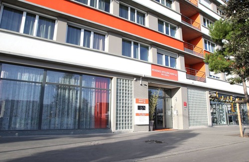 Chevilly-Larue Apartment | Modern Studio Near Paris with Kitchen and Spa Amenities