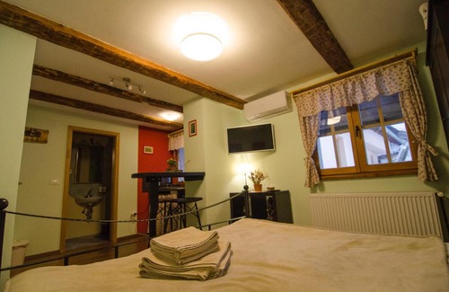 Dovje Bed & Breakfast | Pet-Friendly Retreat at pr' Drašlerju with Breakfast