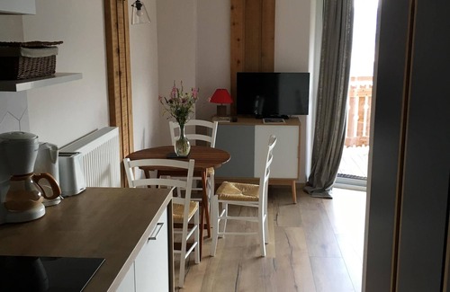 Pra Loup Apartment | Panoramic View Retreat: Pra Loup 1600 T2 Steps from Slopes