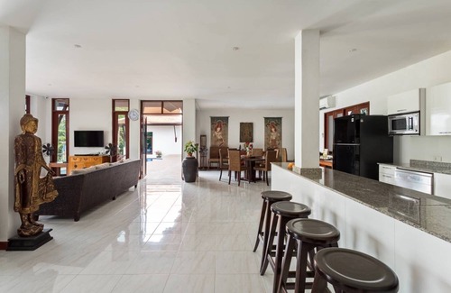 Patong Villa | Relaxing 5-Bedroom Villa with Ocean View in Patong Beach