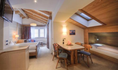 Ortisei Hotel | Elegant Stay at Pra Palmer The Green B&B with Breakfast