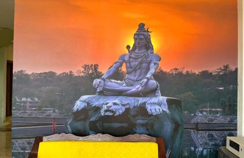 Govardhan House | Cozy Prabhu Sadan Home Stay: Rated 9.1 with Breakfast & Kitchen