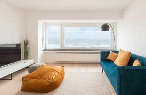 Mariakerke Apartment | Oceanfront Retreat with Breathtaking Sea Views