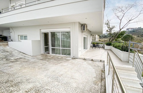 Chalcis Apartment | Cozy Apartment by the Bay with Oceanfront Views