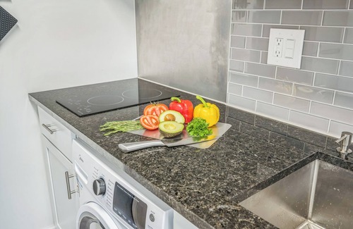 River Rouge Apartment | Practical Living - only 15min. drive from Detroit center w/o the downtown price!