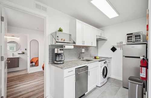 River Rouge Apartment | Practical Living - only 15min. drive from Detroit center w/o the downtown price!