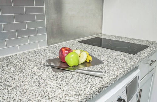 River Rouge Apartment | Practical Living - only 15min. drive from Detroit center w/o the downtown price!