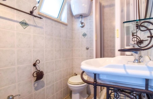 Le Castella Apartment | Practical vacation apartment just a few steps from the beach, in the heart of Le Castella.